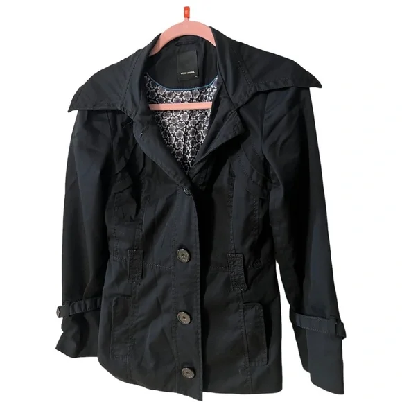 A Vero Moda jacket in size medium - Picture 2 of 6